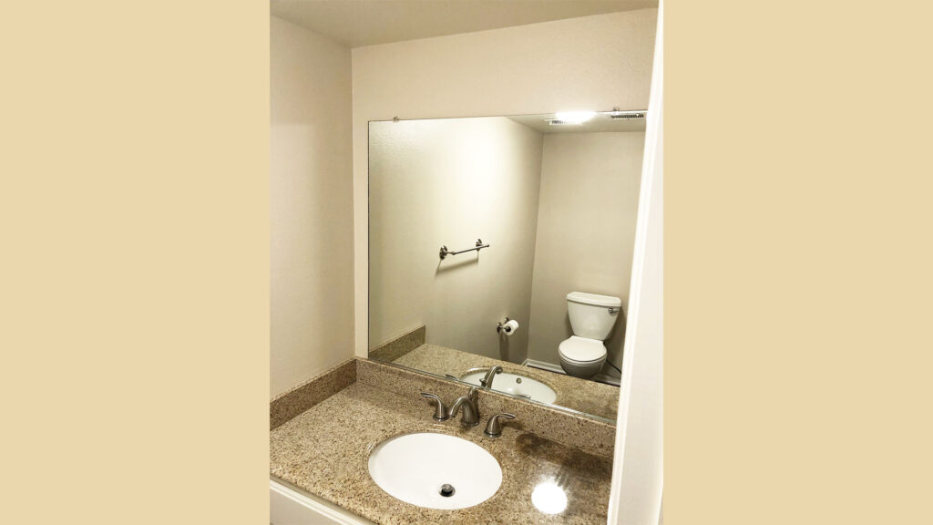 Lunn Apartments bathroom